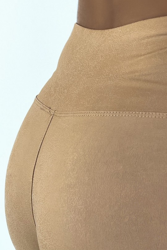 Legging marron avec joli un effet cuir. Legging femme fashion Legging marron avec joli un effet cuir. Legging femme fashion