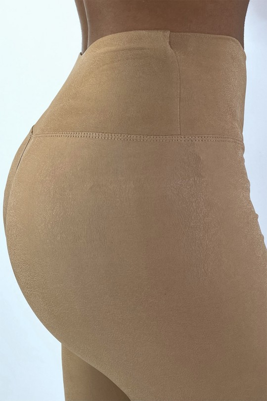 Legging marron avec joli un effet cuir. Legging femme fashion Legging marron avec joli un effet cuir. Legging femme fashion