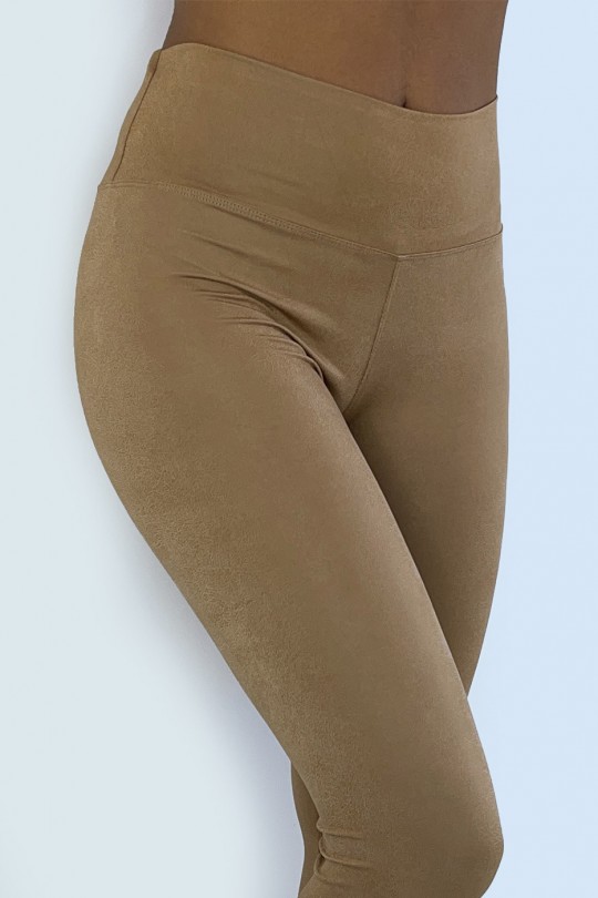 Legging marron avec joli un effet cuir. Legging femme fashion Legging marron avec joli un effet cuir. Legging femme fashion