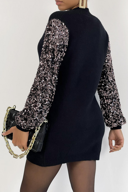 Robe pull noir avec manches à paillettes et col montant parfaite pour une soirée Robe pull noir avec manches à paillettes et col montant parfaite pour une soirée