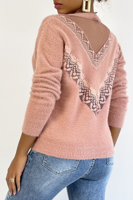 Pull duveteux rose avec motif en dentelle brodé dans le dos Pull duveteux rose avec motif en dentelle brodé dans le dos