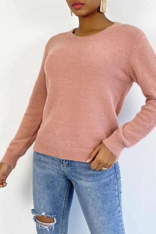 Pull duveteux rose avec motif en dentelle brodé dans le dos Pull duveteux rose avec motif en dentelle brodé dans le dos