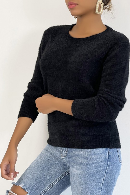 Pull duveteux rose avec motif en dentelle brodé dans le dos Pull duveteux rose avec motif en dentelle brodé dans le dos
