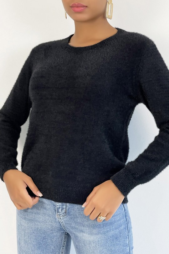 Pull duveteux rose avec motif en dentelle brodé dans le dos Pull duveteux rose avec motif en dentelle brodé dans le dos