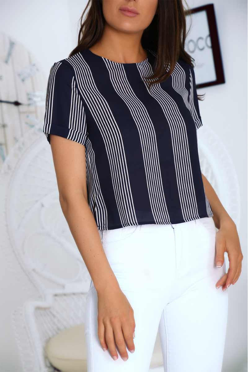 Petite blouse en crêpe rayé marine et blanc. Haut working girl très tendance Petite blouse en crêpe rayé marine et blanc. Haut working girl très tendance