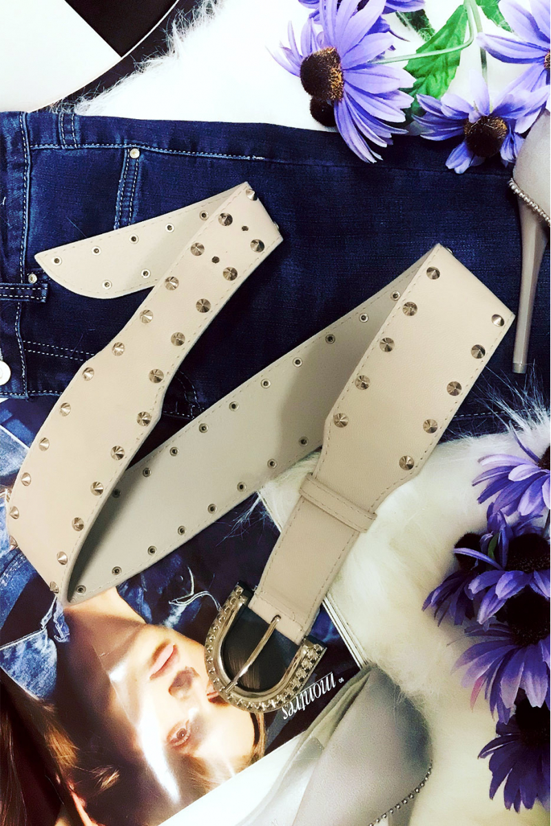Ceinture grise clouté à la taille avec jolie boucle Ceinture grise clouté à la taille avec jolie boucle