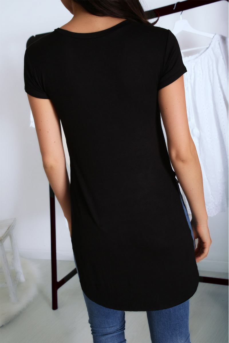 T-shirt noir avec écriture PARFAITE à l'avant et plus longue derrière T-shirt noir avec écriture PARFAITE à l'avant et plus longue derrière