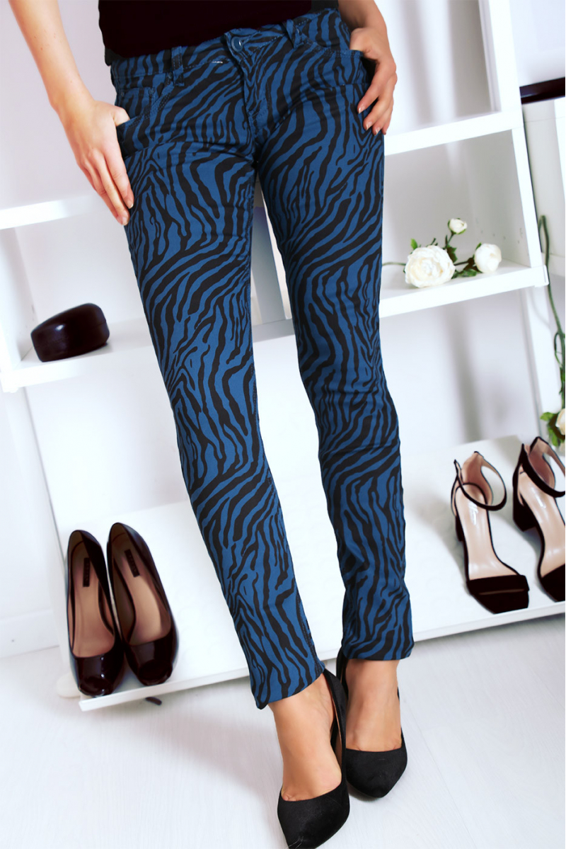 Pantalon Jeans bleu extensible avec poche et motif noir S1317D Pantalon Jeans bleu extensible avec poche et motif noir S1317D