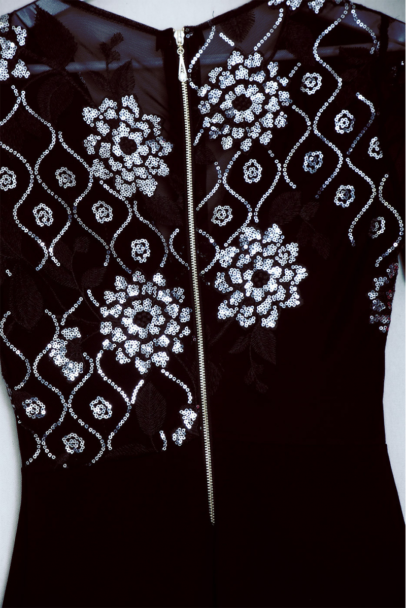 Robe de soirée croisé ornée de paillette argenté Robe de soirée croisé ornée de paillette argenté