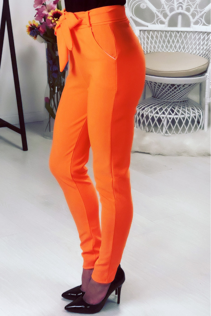 Pantalon taille haute orange avec ceinture et poches Pantalon taille haute orange avec ceinture et poches
