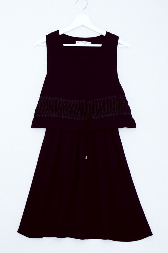 Jolie robe noir 2 en1 évasé avec dentelle à l'avant Jolie robe noir 2 en1 évasé avec dentelle à l'avant