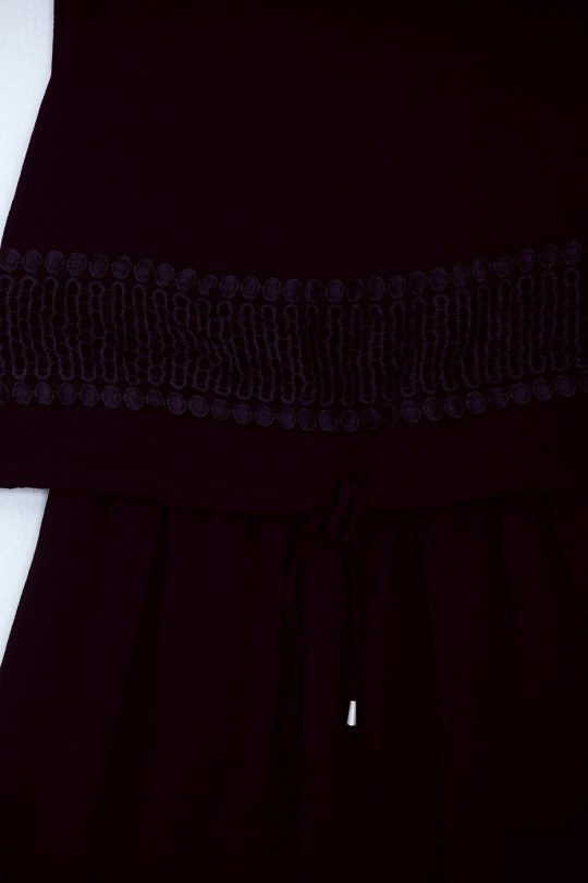 Jolie robe noir 2 en1 évasé avec dentelle à l'avant Jolie robe noir 2 en1 évasé avec dentelle à l'avant