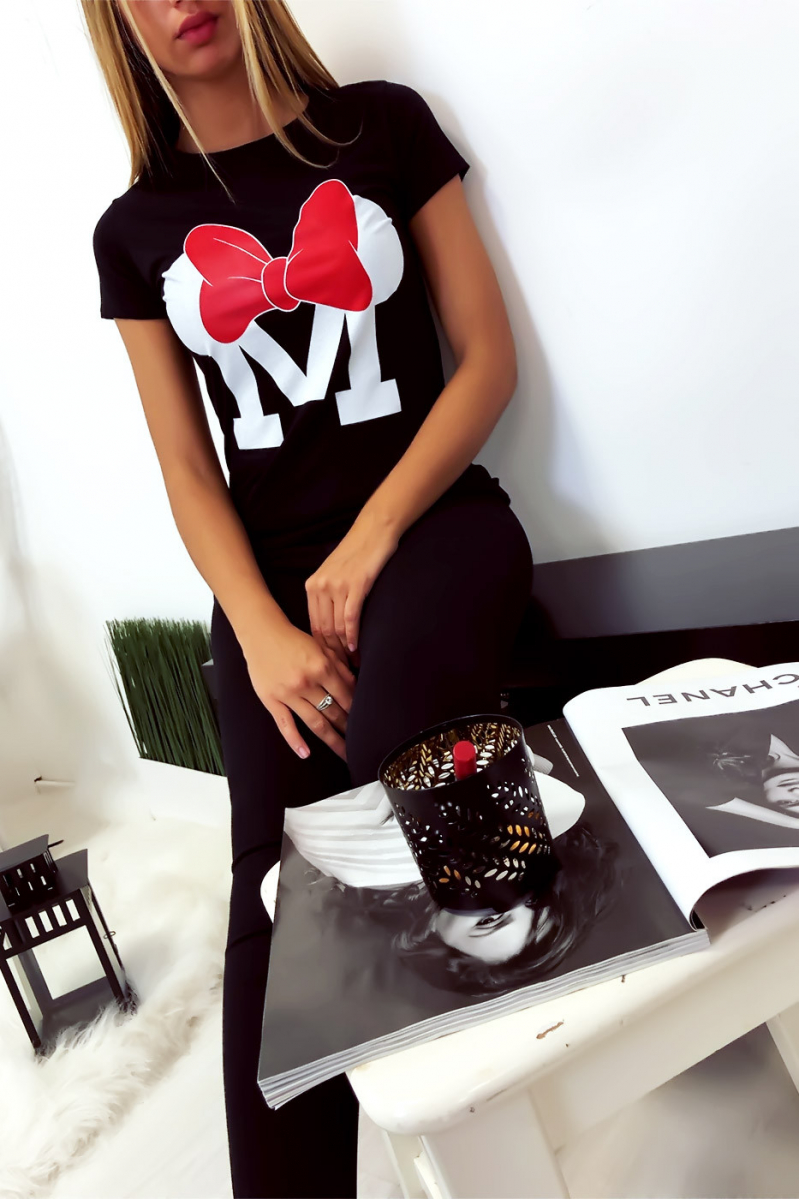 T-shirt noir en coton avec écriture M et papillon T-shirt noir en coton avec écriture M et papillon