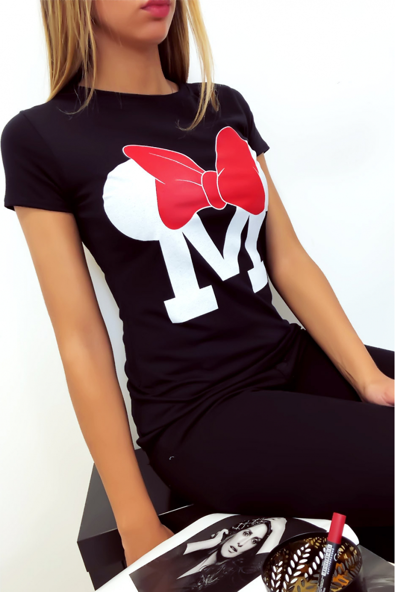 T-shirt noir en coton avec écriture M et papillon T-shirt noir en coton avec écriture M et papillon