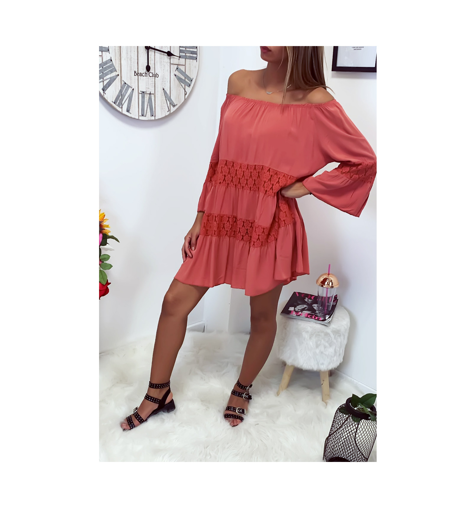 Jolie robe Corail d'été avec dentelle et col bateau