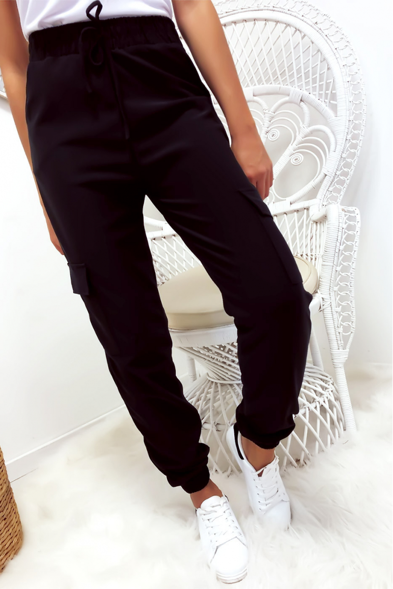 Pantalon treillis en noir avec poches et lacet Pantalon treillis en noir avec poches et lacet