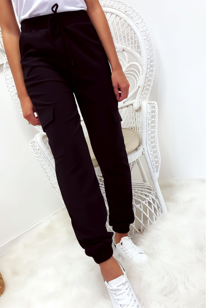 Pantalon treillis en noir avec poches et lacet Pantalon treillis en noir avec poches et lacet
