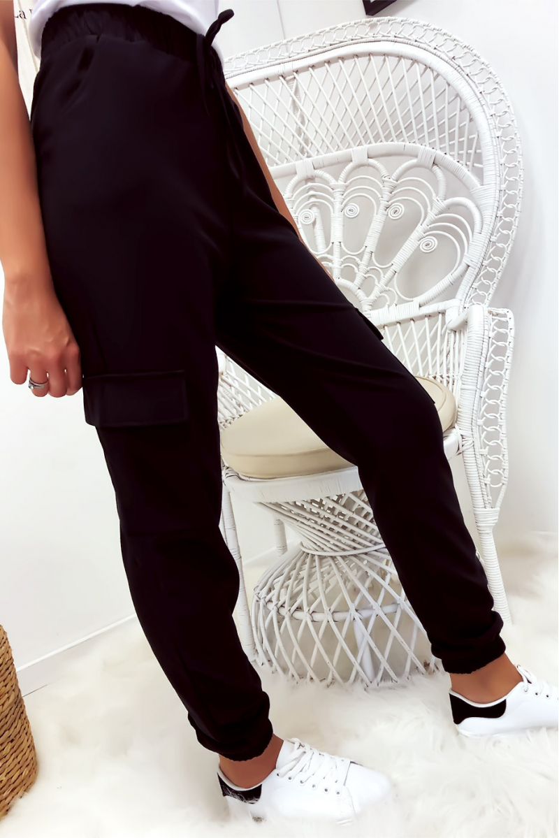 Pantalon treillis en noir avec poches et lacet Pantalon treillis en noir avec poches et lacet