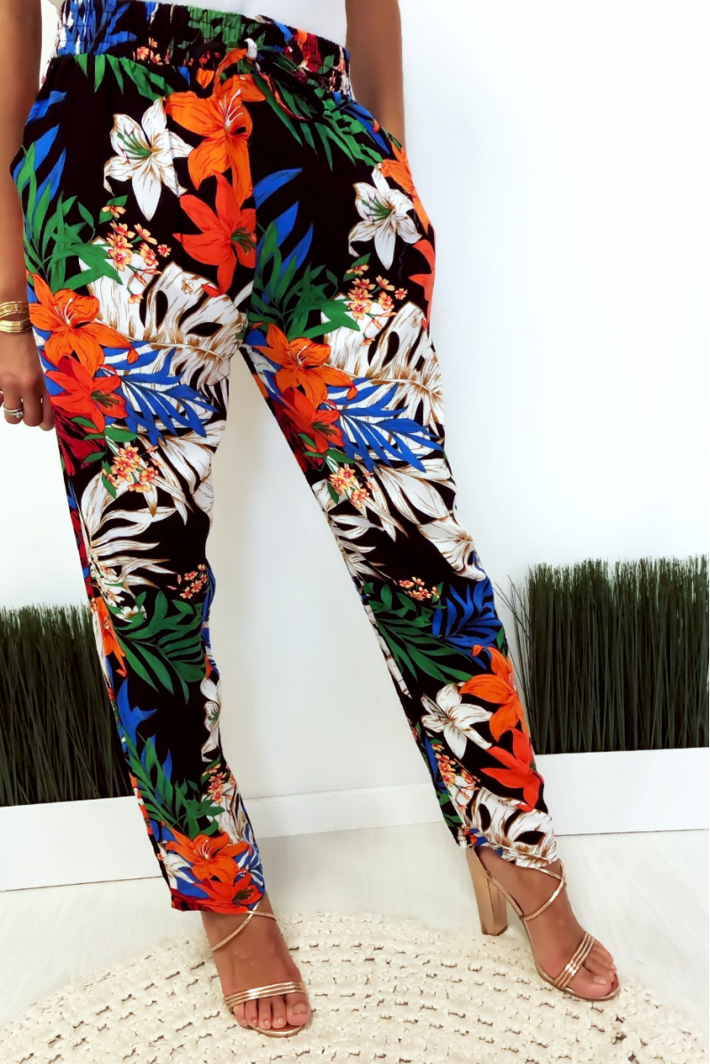 Pantalon fluide très agréable à porter en coton, motif fleuri noir avec poche et lacet Pantalon fluide très agréable à porter en coton, motif fleuri noir avec poche et lacet