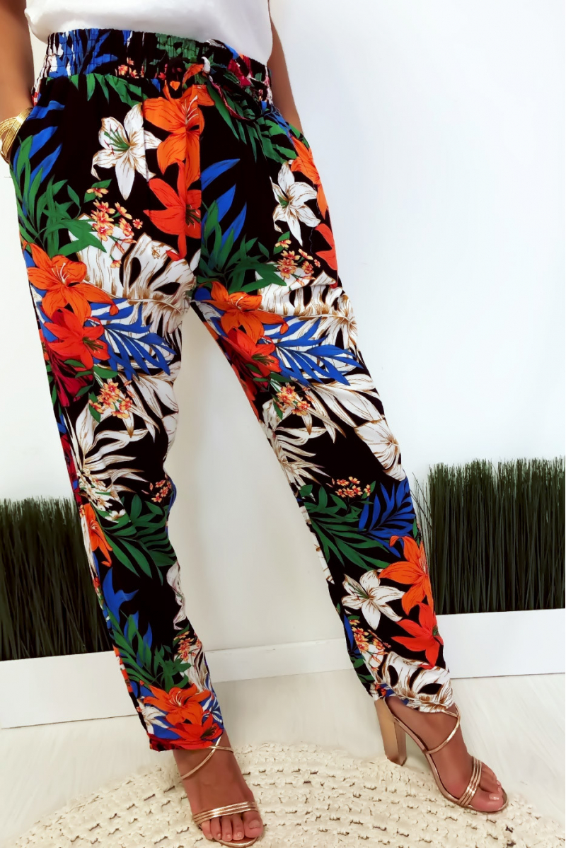 Pantalon fluide très agréable à porter en coton, motif fleuri noir avec poche et lacet Pantalon fluide très agréable à porter en coton, motif fleuri noir avec poche et lacet