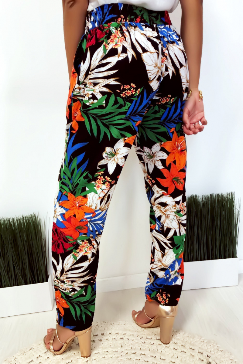 Pantalon fluide très agréable à porter en coton, motif fleuri noir avec poche et lacet Pantalon fluide très agréable à porter en coton, motif fleuri noir avec poche et lacet