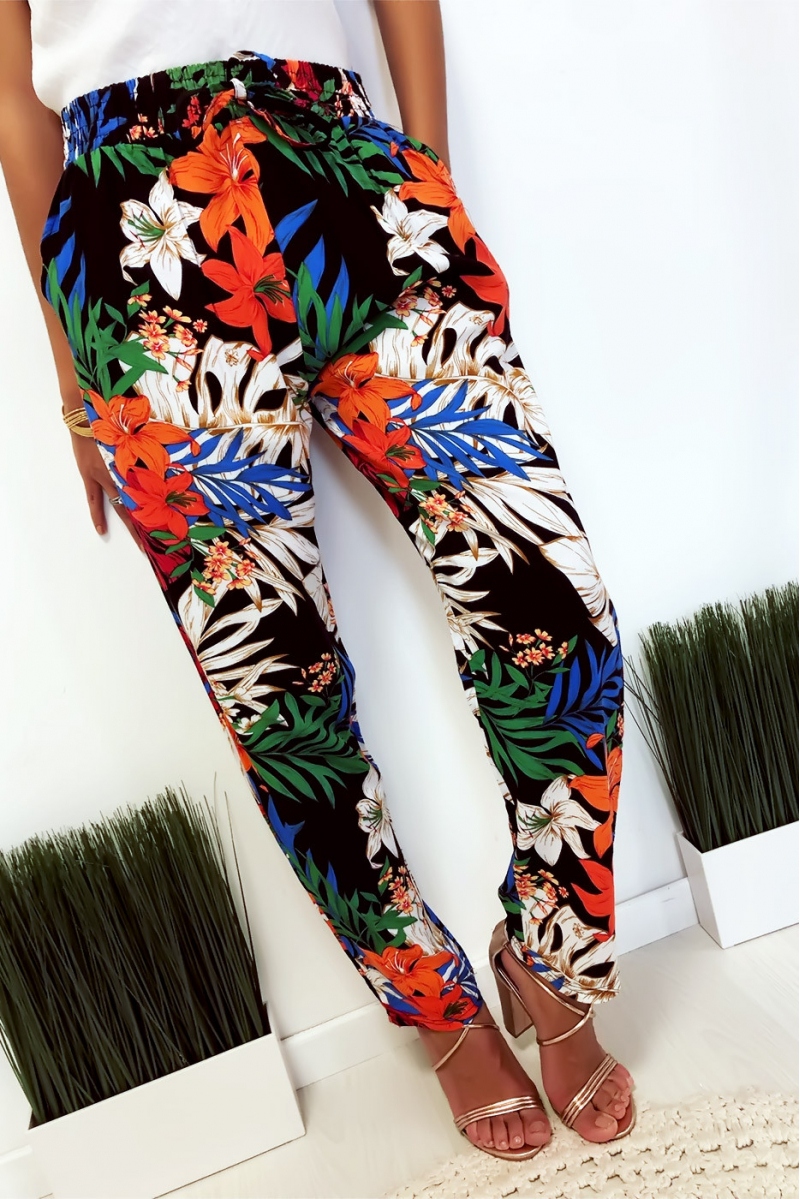 Pantalon fluide très agréable à porter en coton, motif fleuri noir avec poche et lacet Pantalon fluide très agréable à porter en coton, motif fleuri noir avec poche et lacet