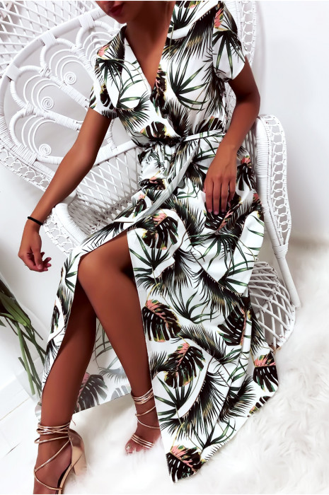 Longue robe croisé blanche en porte feuille avec un ...