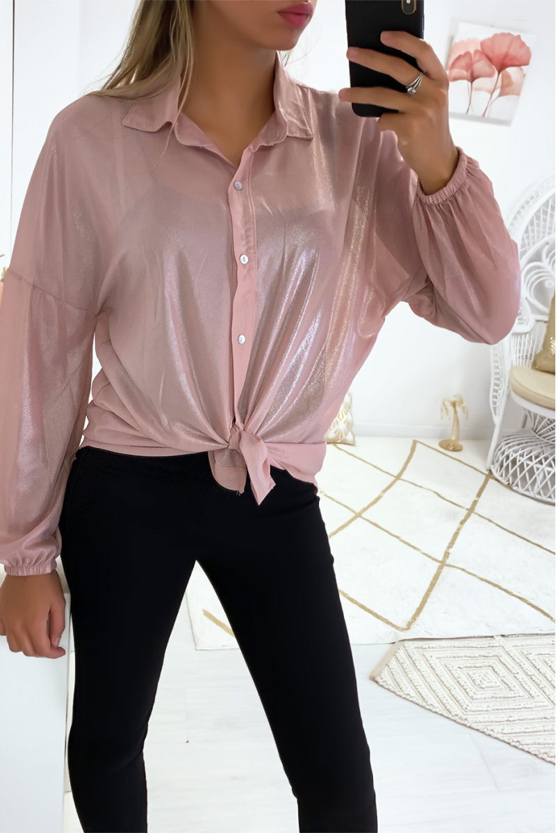 Magnifique chemise de soirée en rose dans une superbe matière brillante Magnifique chemise de soirée en rose dans une superbe matière brillante