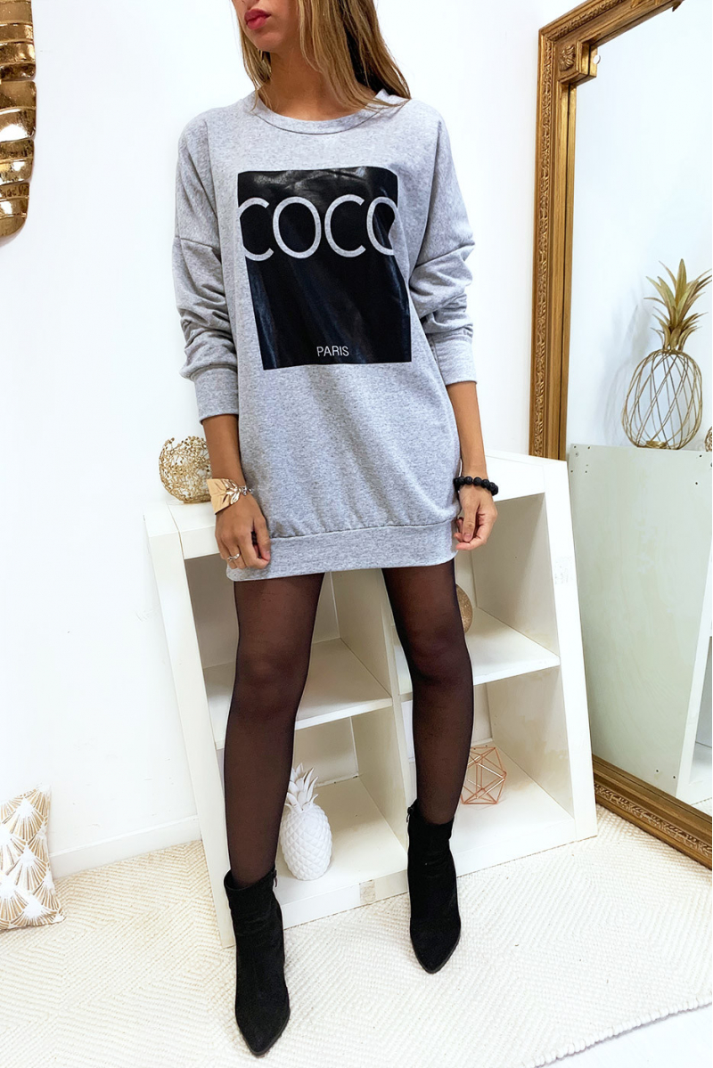 Sweat gris avec écriture COCO sur fond brillant Sweat gris avec écriture COCO sur fond brillant