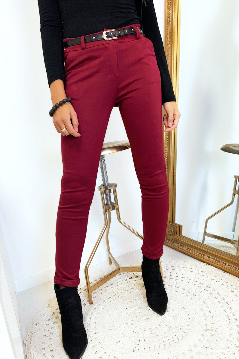 Magnifique pantalon slim bordeaux avec poches et ceinture Magnifique pantalon slim bordeaux avec poches et ceinture