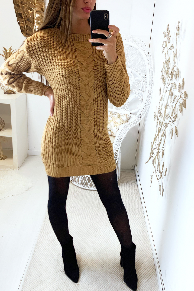 Robe pull camel tressé devant et aux manches Robe pull camel tressé devant et aux manches
