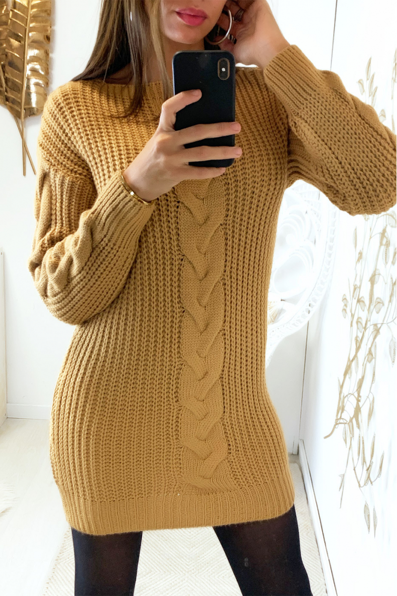 Robe pull camel tressé devant et aux manches Robe pull camel tressé devant et aux manches