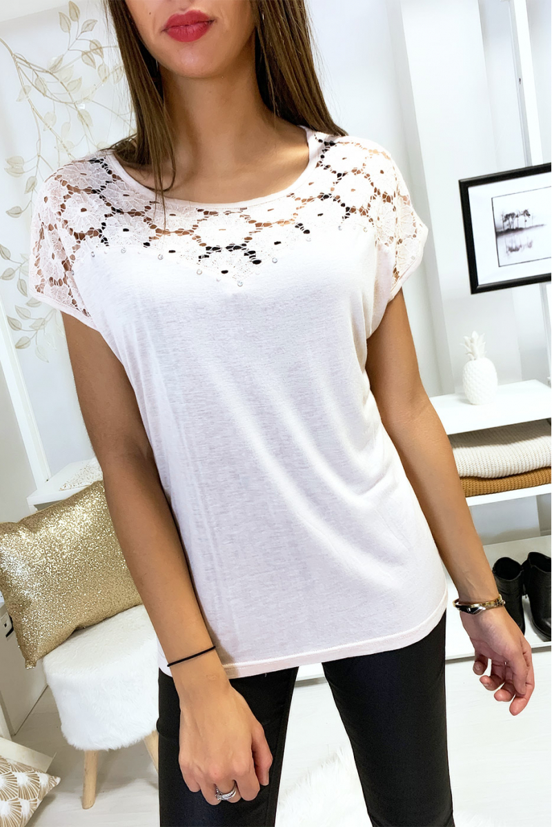 Joli petit top rose avec dentelle au buste et strass Joli petit top rose avec dentelle au buste et strass