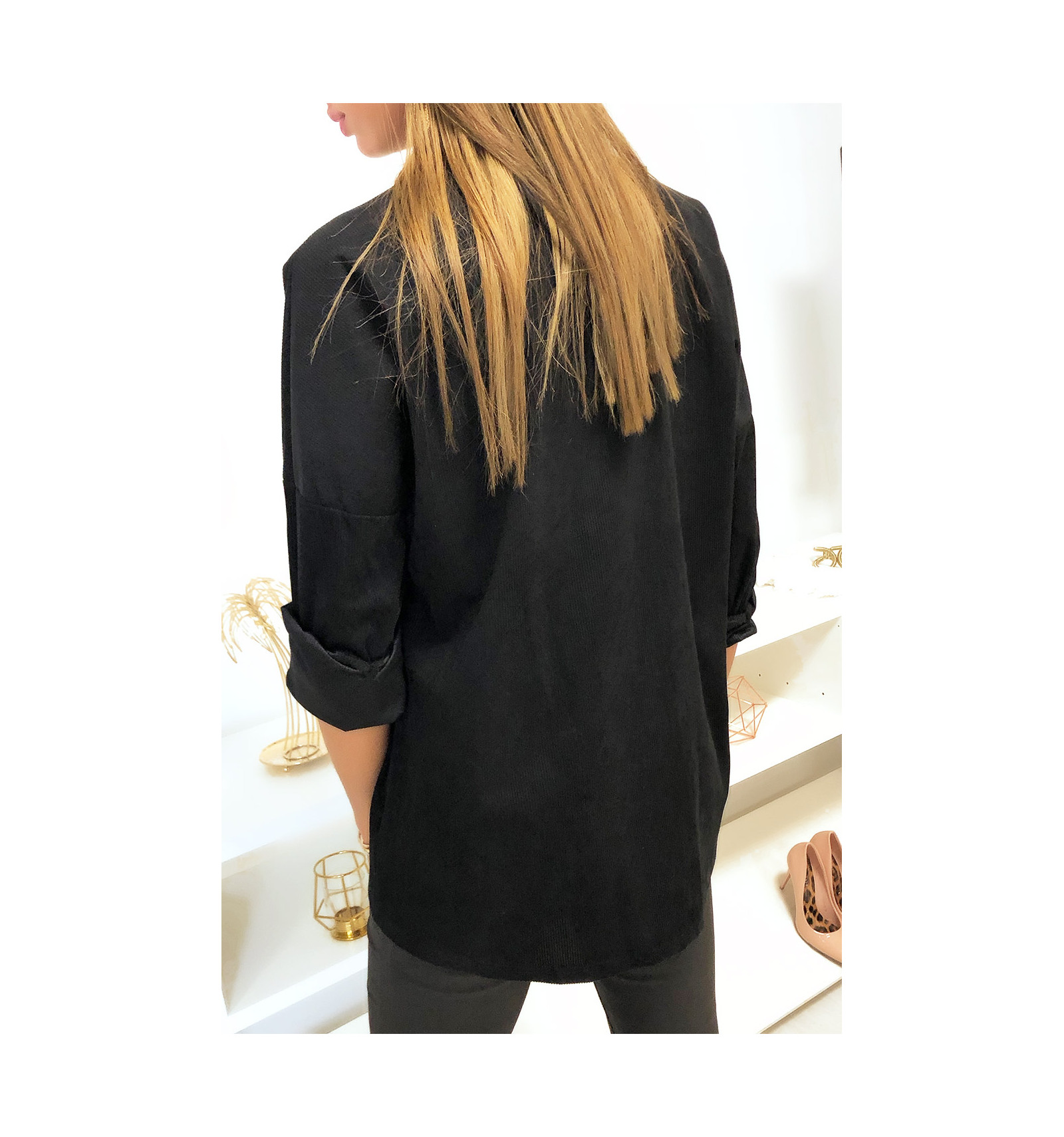 Chemise noir en velours côtelé boutonné avec poche et boutons