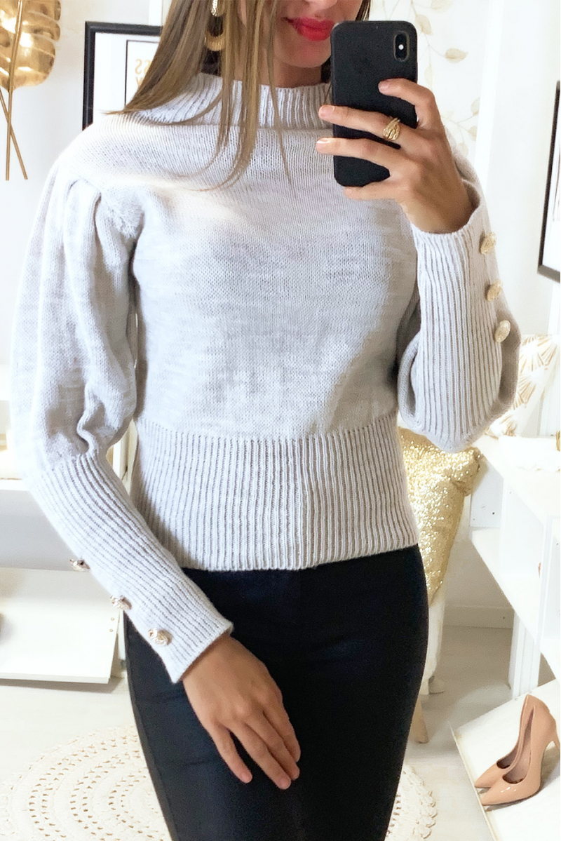 Joli pull gris avec col montant épaules bouffante et boutons aux manches Joli pull gris avec col montant épaules bouffante et boutons aux manches