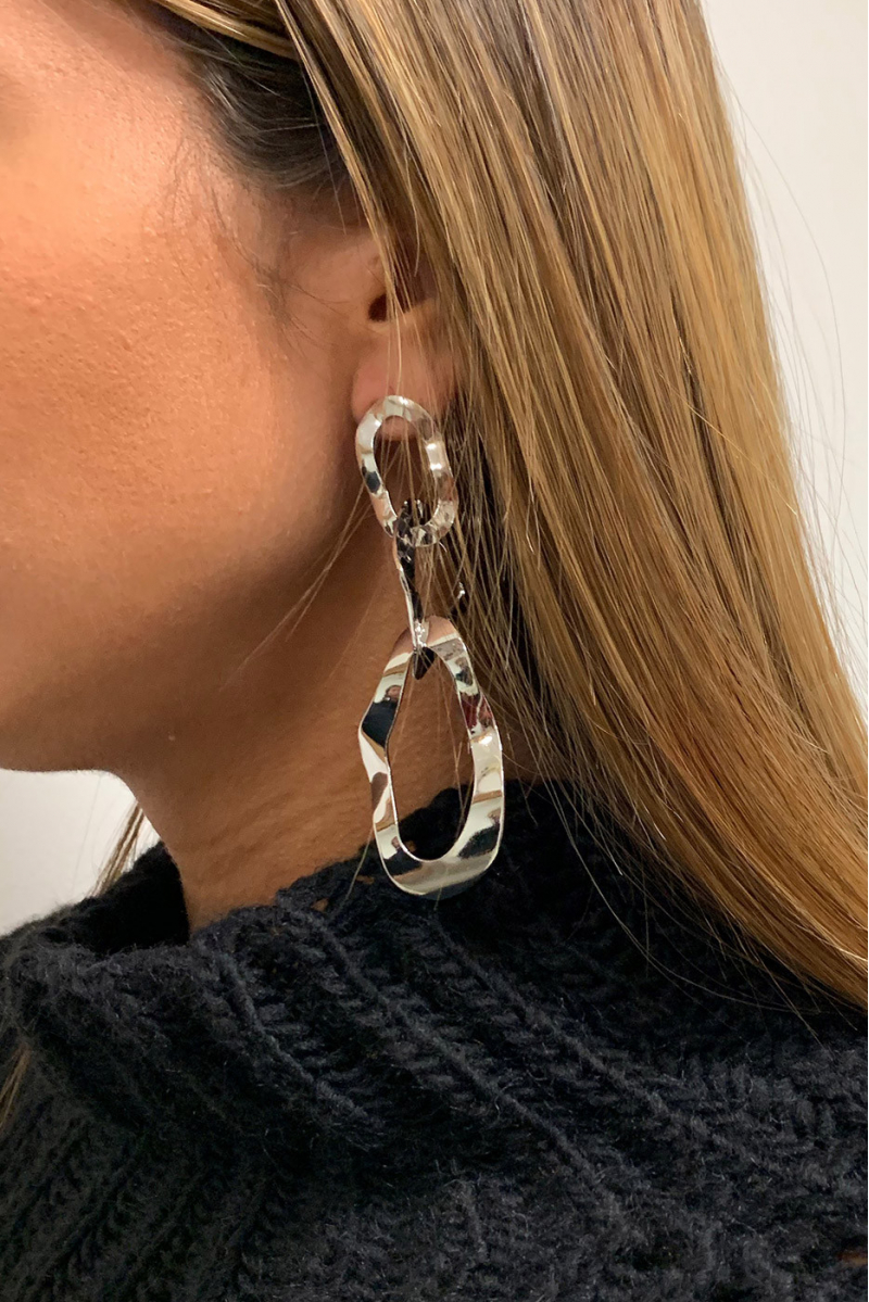 Boucle d'oreille argenté. Boucle d'oreille argenté.