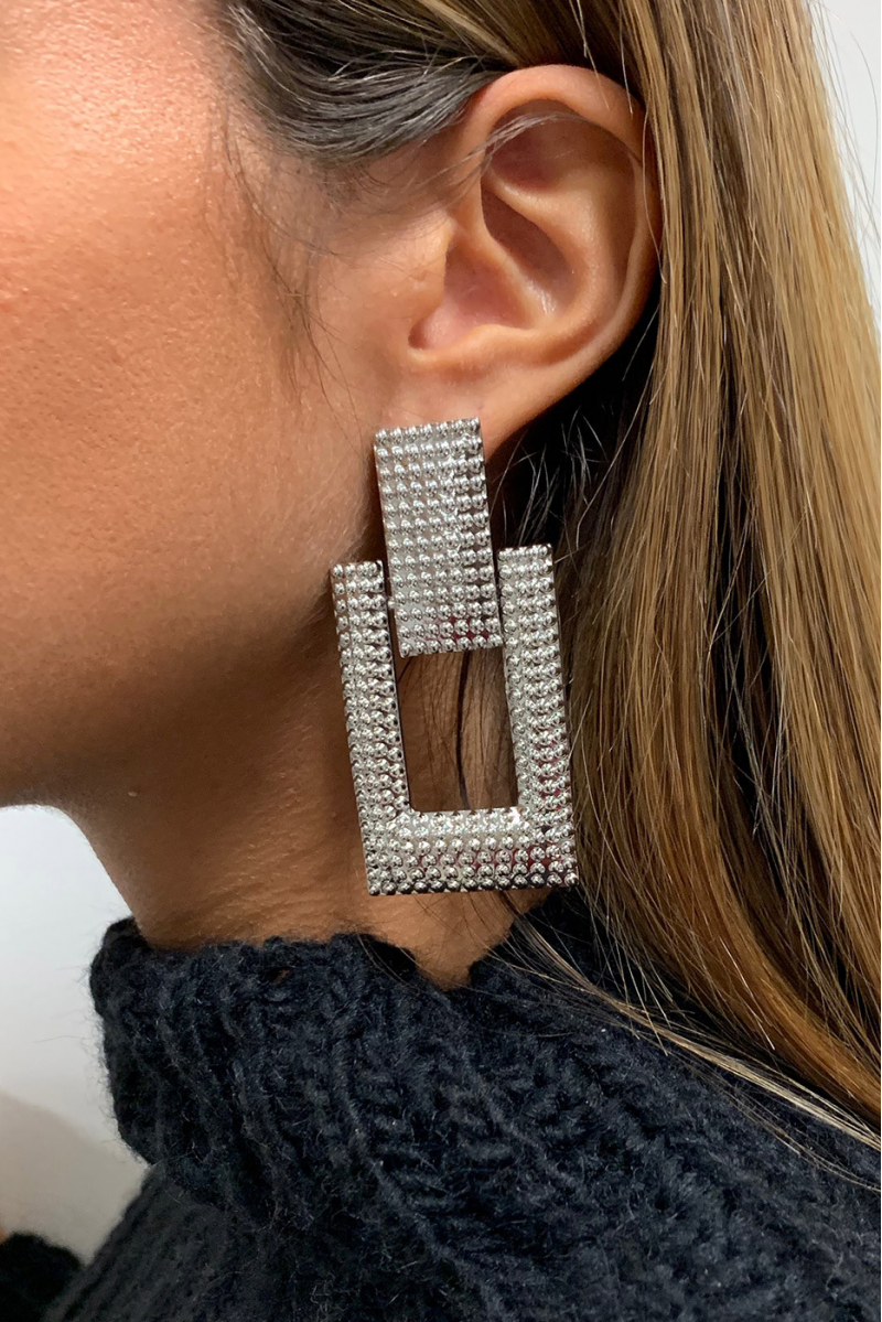 Boucle d'oreille argenté. Boucle d'oreille argenté.