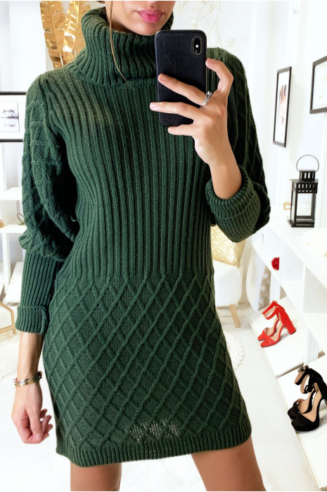 Magnifique robe pull kaki col roulé tressé aux manche et en bas Magnifique robe pull kaki col roulé tressé aux manche et en bas