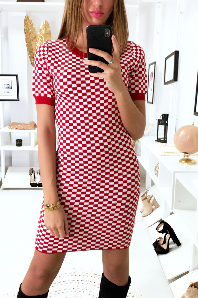 Robe moulante manche courte a damier rouge Robe moulante manche courte a damier rouge