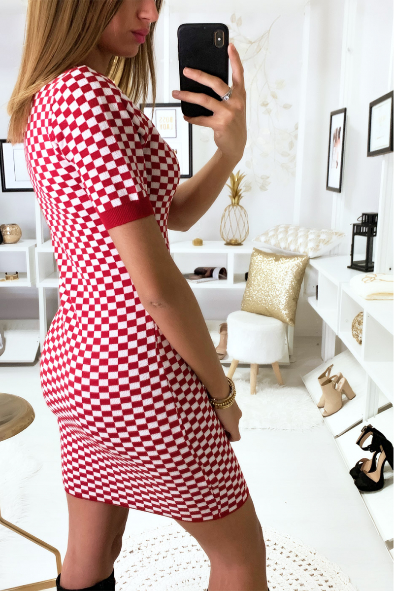 Robe moulante manche courte a damier rouge Robe moulante manche courte a damier rouge