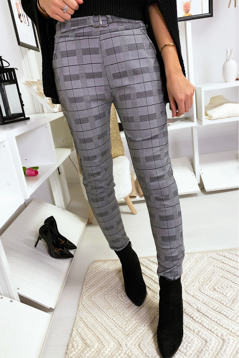 Pantalon cigarette Noir et Blanc à motif pieds de poule. Pantalon cigarette Noir et Blanc à motif pieds de poule.