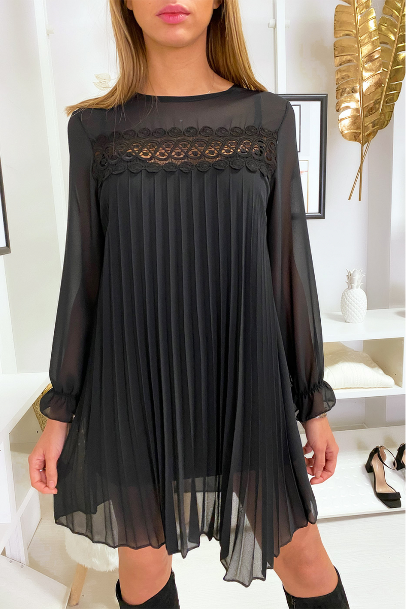 Sublime robe tunique trapèze noir plissé et doublé avec de la dentelle au buste Sublime robe tunique trapèze noir plissé et doublé avec de la dentelle au buste