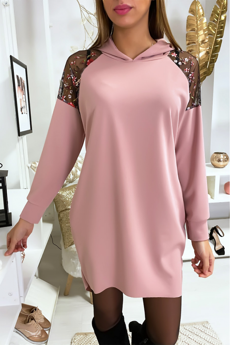 Robe rose à capuche et manches fleuries en toile Robe rose à capuche et manches fleuries en toile