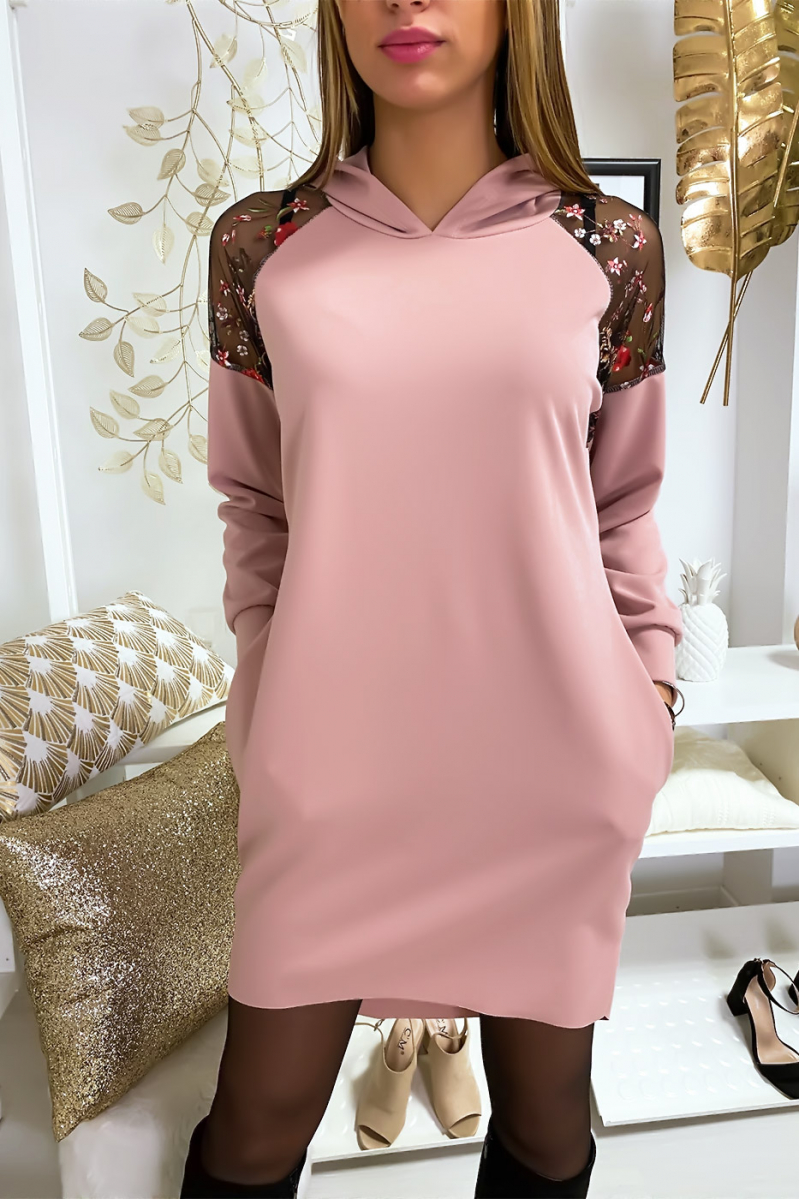 Robe rose à capuche et manches fleuries en toile Robe rose à capuche et manches fleuries en toile