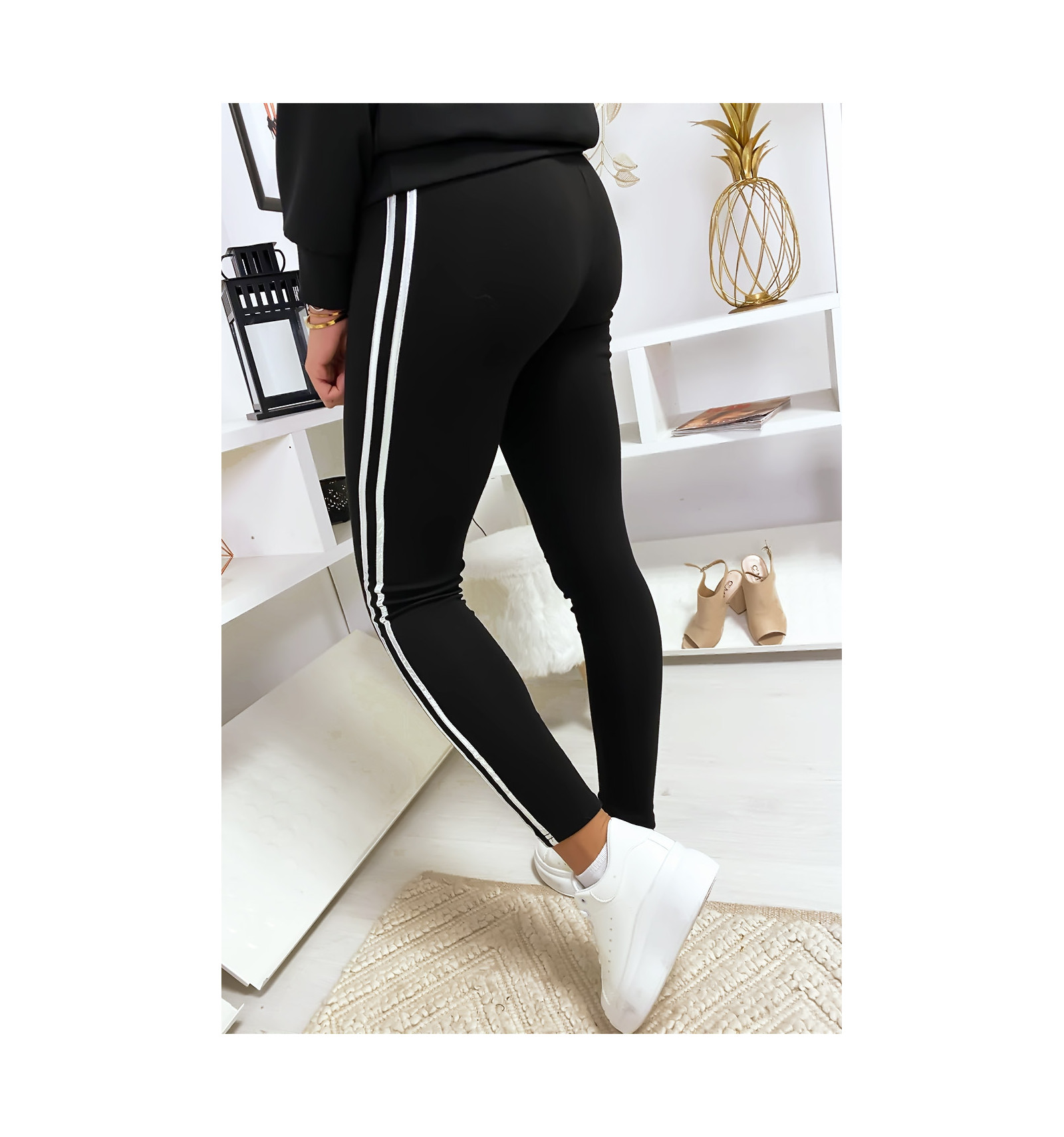 leggings with two stripes