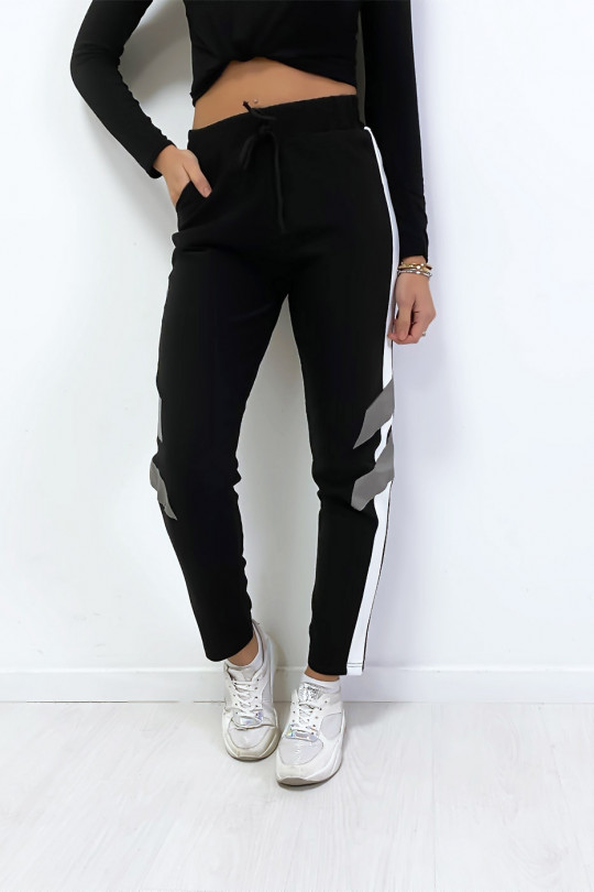 Jogging noir avec bande blanche et brillante avec poches Jogging noir avec bande blanche et brillante avec poches