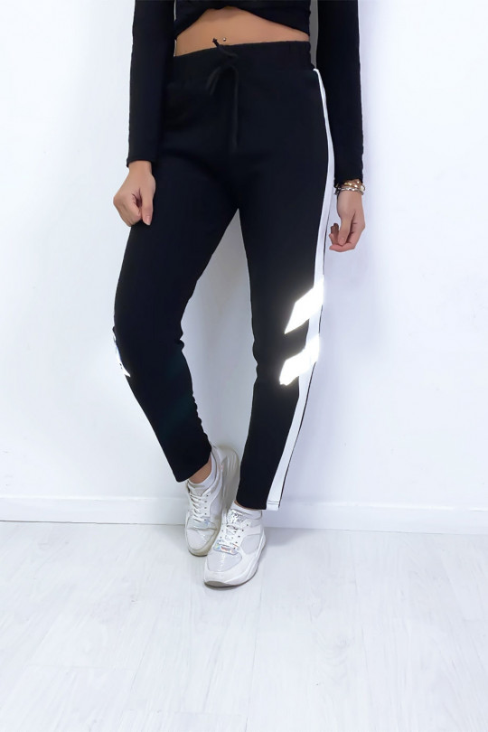 Jogging noir avec bande blanche et brillante avec poches Jogging noir avec bande blanche et brillante avec poches