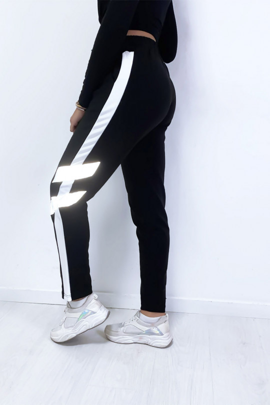 Jogging noir avec bande blanche et brillante avec poches Jogging noir avec bande blanche et brillante avec poches