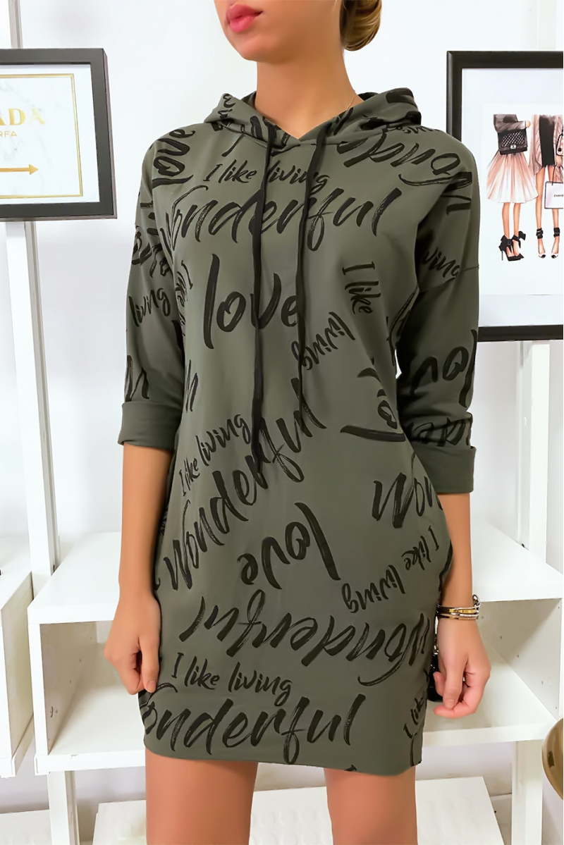 Robe pull kaki à lettres avec capuche Robe pull kaki à lettres avec capuche