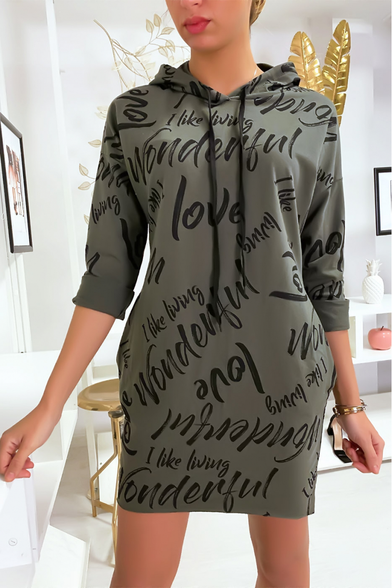 Robe pull kaki à lettres avec capuche Robe pull kaki à lettres avec capuche